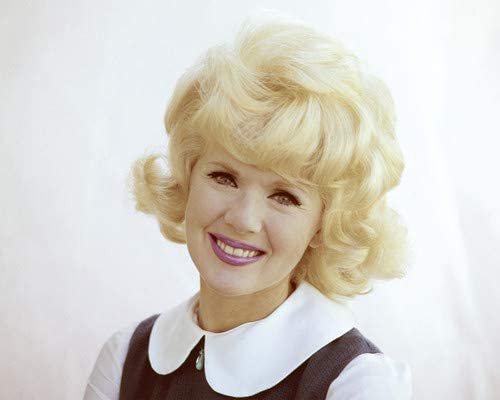 Connie Stevens Height Weight Shoe Size Body Measurements