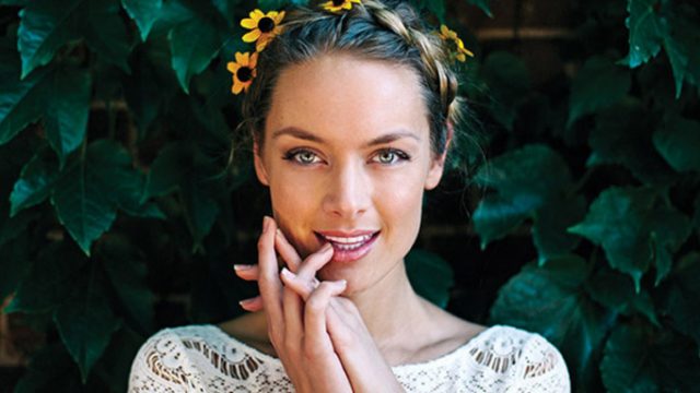 Rachel Skarsten Height Weight Shoe Size Body Measurements