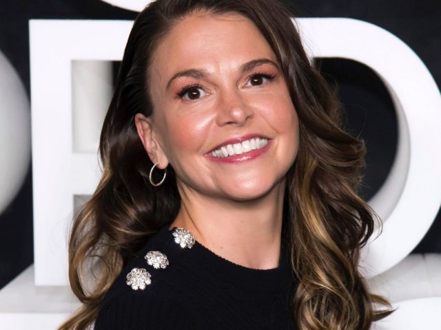 Sutton Foster Height Weight Shoe Size Body Measurements