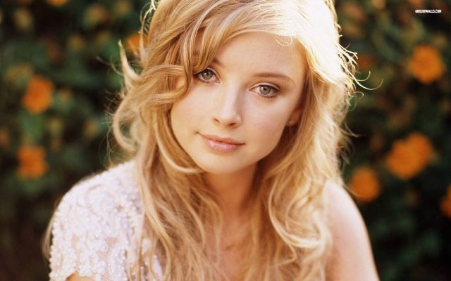 Elisabeth Harnois Height Weight Shoe Size Body Measurements