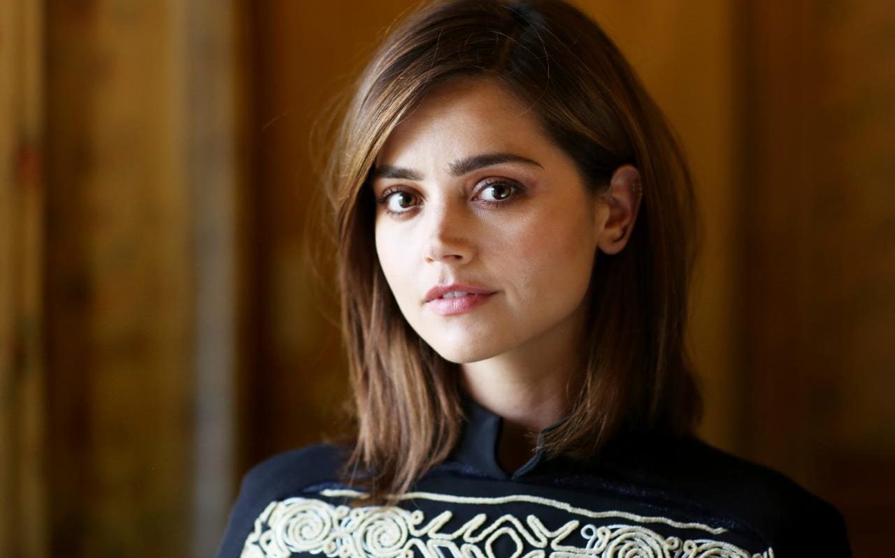 Jenna Coleman S Height Weight Shoe Size And Body Measurements Height Stats