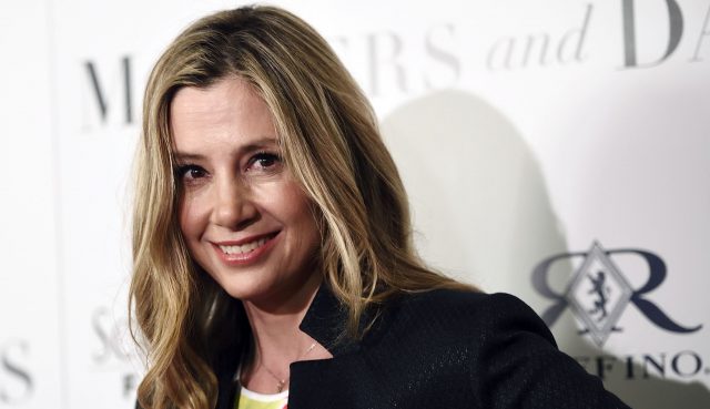 Mira Sorvino Height Weight Shoe Size Body Measurements