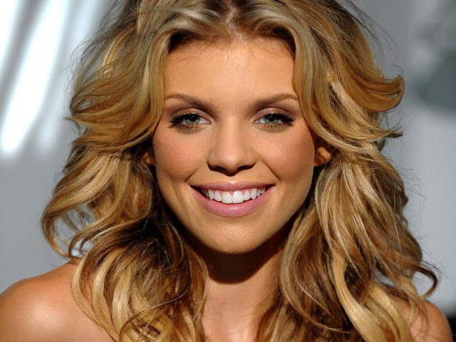 AnnaLynne McCord Height Weight Shoe Size Body Measurements