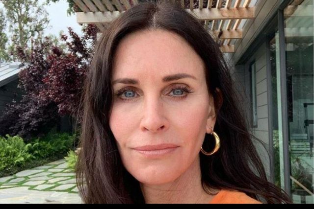 Courteney Cox Height Weight Shoe Size Body Measurements