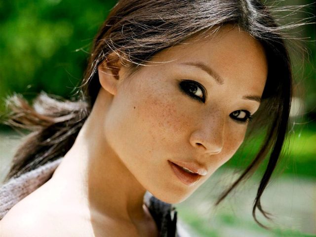 Lucy Liu Height Weight Shoe Size Body Measurements