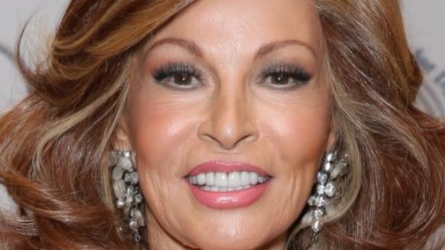 Raquel Welch Height Weight Shoe Size Body Measurements