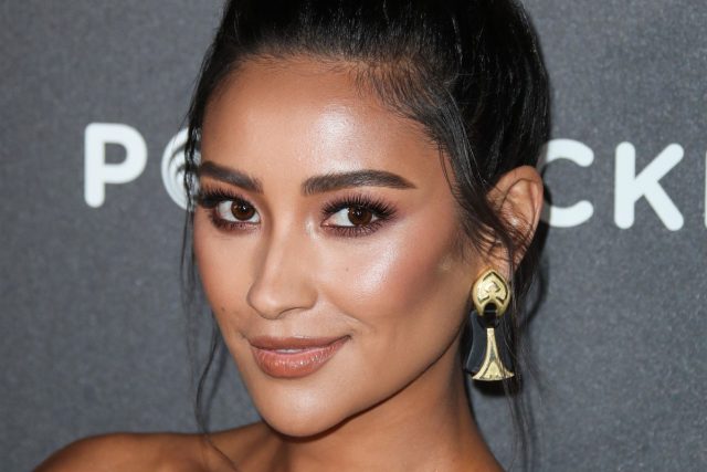 Shay Mitchell Height Weight Shoe Size Body Measurements