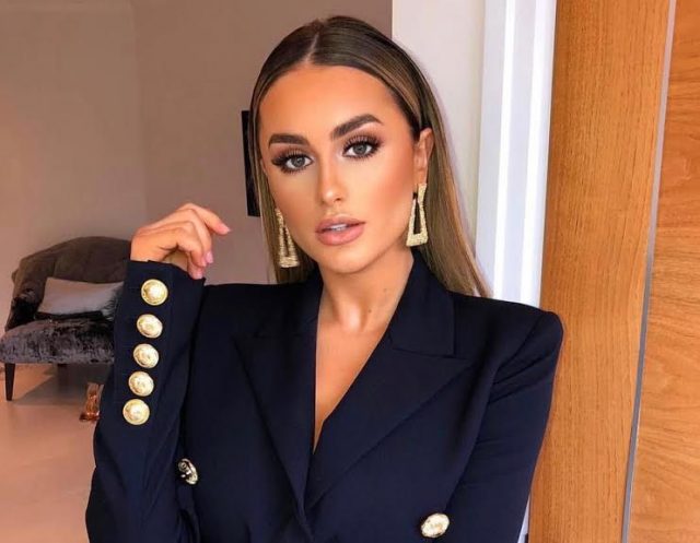 Amber Davies Height Weight Shoe Size Body Measurements