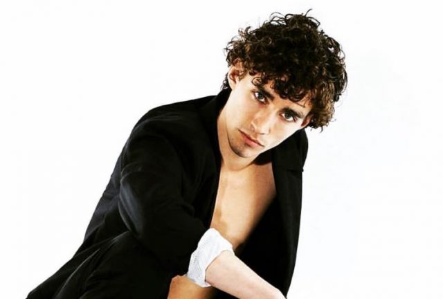 Robert Sheehan Height Weight Shoe Size Body Measurements