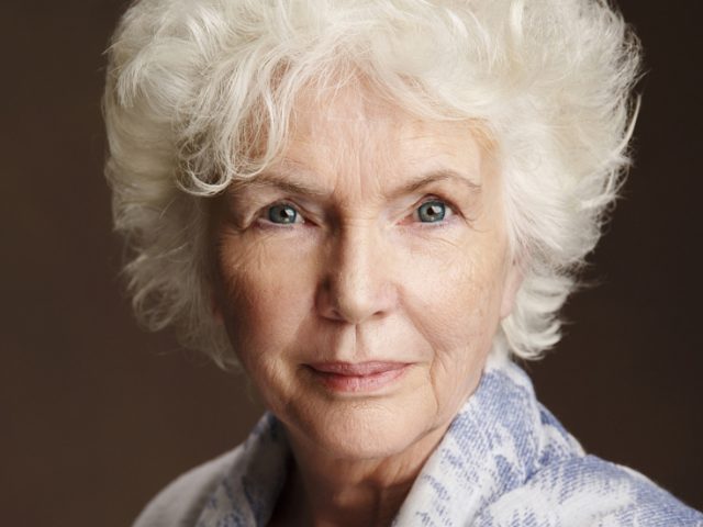 Fionnula Flanagan Height Weight Shoe Size Body Measurements