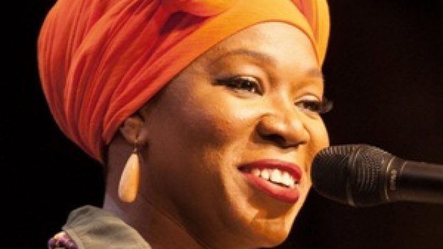 India Arie Height Weight Shoe Size Body Measurements