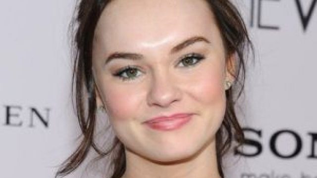 Madeline Carroll Height Weight Shoe Size Body Measurements