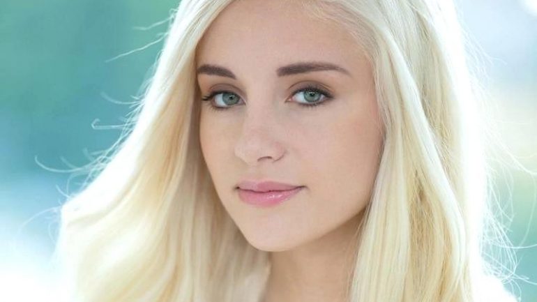 Naomi Woods Height Weight Shoe Size Body Measurements.