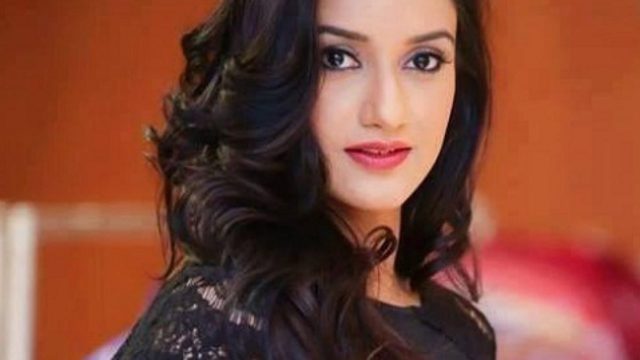 Rati Pandey Height Weight Shoe Size Body Measurements