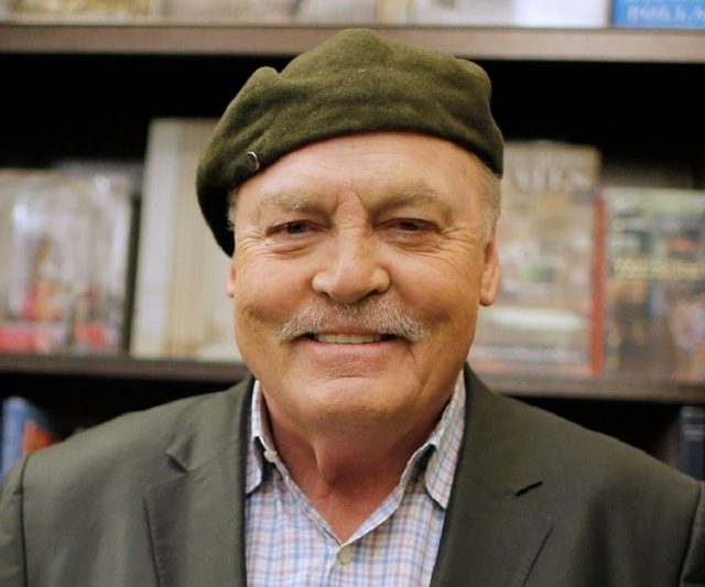 Stacy Keach Height Weight Shoe Size Body Measurements